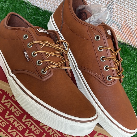 Vans WMNS Atwood
(Leather)Brown/Mashmallow
VN0A327LLYV
Sneakers - Picture 10 of 16